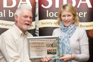 SIBA_Sc_15_Rosie collecting prize